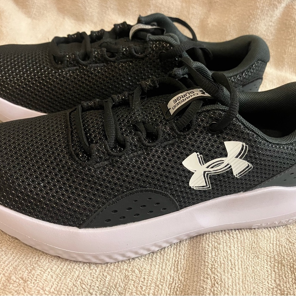 **NEW**Under Armour Charged Surge 4 Sz 8.5